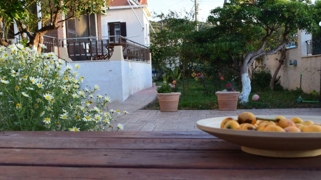 Modern Apartment With Garden Kissamos Exterior photo