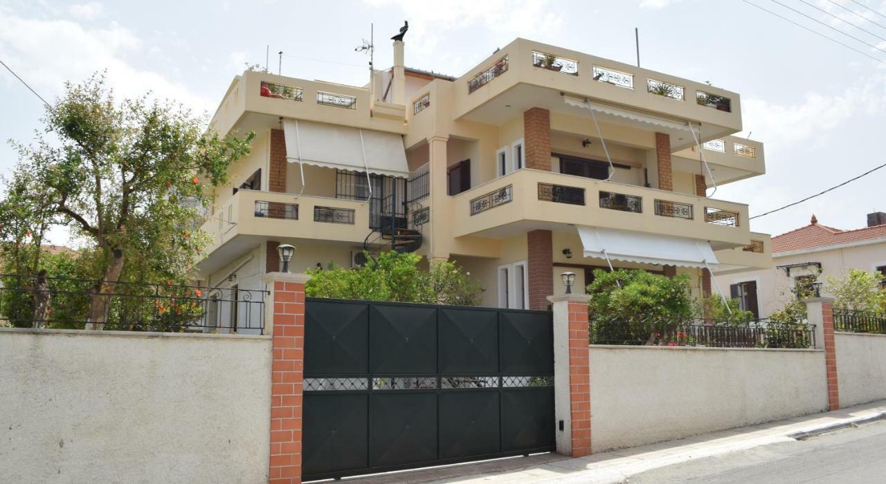 Modern Apartment With Garden Kissamos Exterior photo
